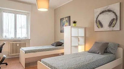Room for rent in Milano Zona 6 - Barona, Lorenteggio, Milan