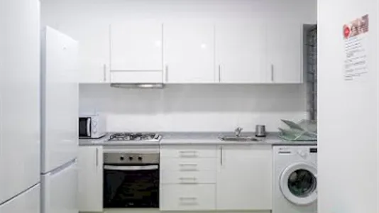 Rooms in Barcelona Eixample - photo 9