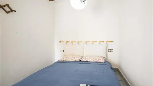 Rooms in Barcelona Ciutat Vella - photo 8