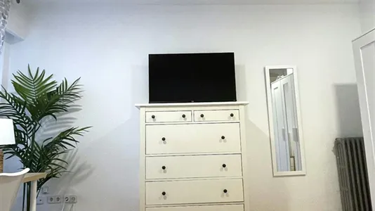 Rooms in Madrid Salamanca - photo 10