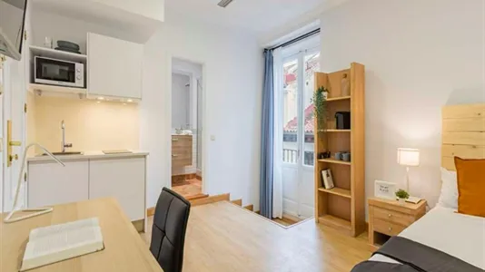 Rooms in Madrid Centro - photo 9