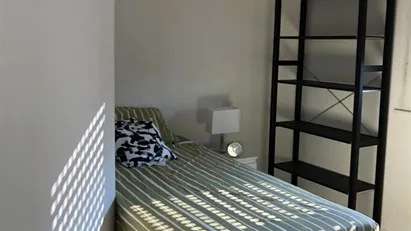 Room for rent in Milano Zona 6 - Barona, Lorenteggio, Milan