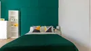 Room for rent, Turin, Piemonte, &lt;span class=&quot;blurred street&quot; onclick=&quot;ProcessAdRequest(11384661)&quot;&gt;&lt;span class=&quot;hint&quot;&gt;See streetname&lt;/span&gt;[xxxxxxxxxxxxx]&lt;/span&gt;