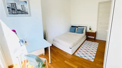 Room for rent in Milano Zona 8 - Fiera, Gallaratese, Quarto Oggiaro, Milan