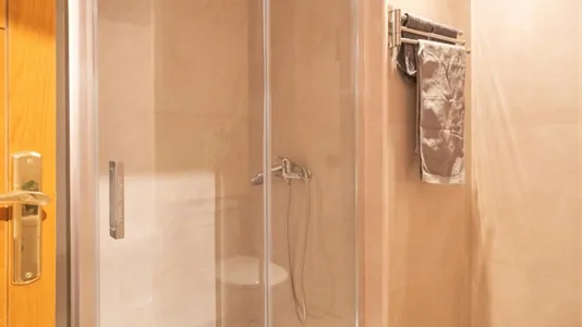 Rooms in Madrid Chamartín - photo 9