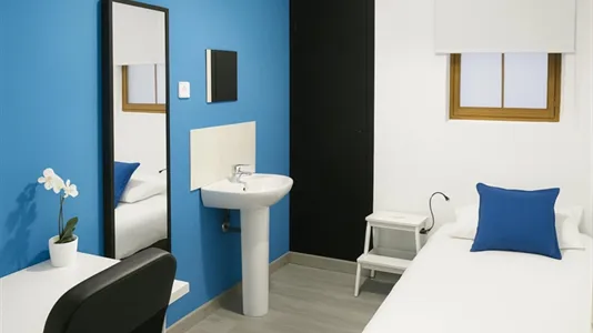 Rooms in Barcelona Ciutat Vella - photo 1