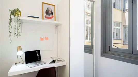 Rooms in Madrid Centro - photo 9