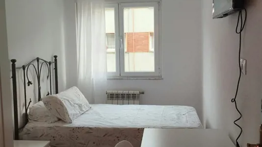 Rooms in Oviedo - photo 1