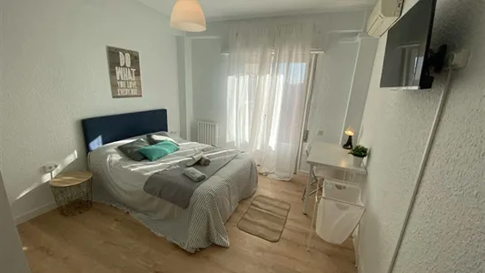 Rooms in Zaragoza - photo 2