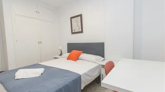 Rooms in Málaga - photo 4