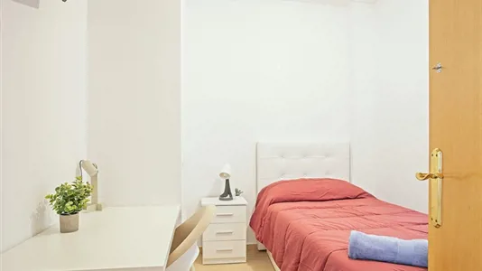 Rooms in Barcelona Sants-Montjuïc - photo 3