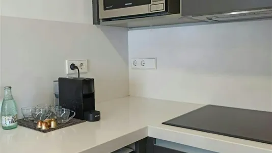 Rooms in Barcelona Ciutat Vella - photo 9