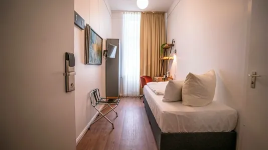 Rooms in Berlin Charlottenburg-Wilmersdorf - photo 4