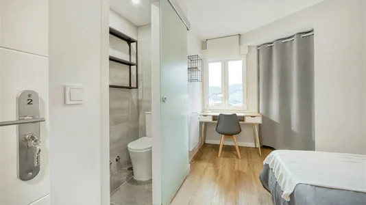 Rooms in Oviedo - photo 3