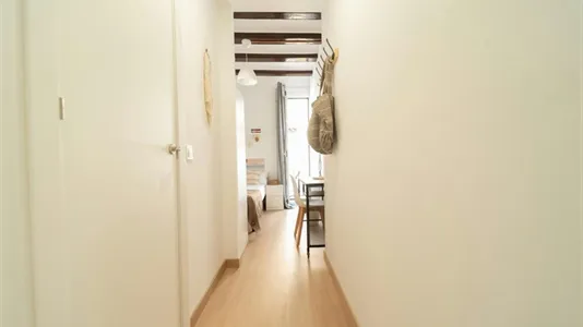 Rooms in Barcelona Ciutat Vella - photo 9
