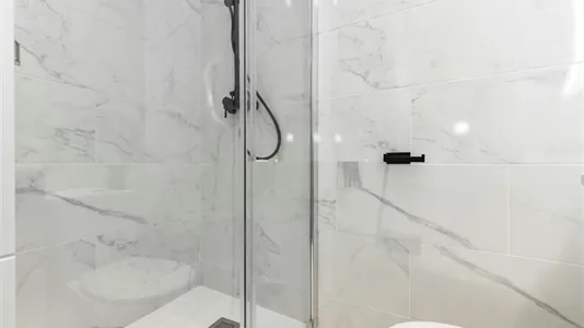 Rooms in Barcelona Eixample - photo 10