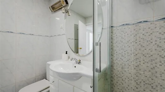 Rooms in Madrid ChamberĂ - photo 9