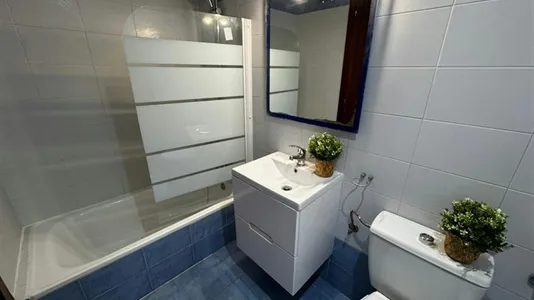 Rooms in El Encinar de los Reyes - photo 7