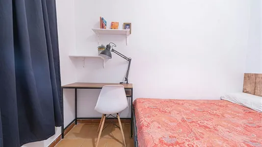 Rooms in Barcelona Ciutat Vella - photo 6