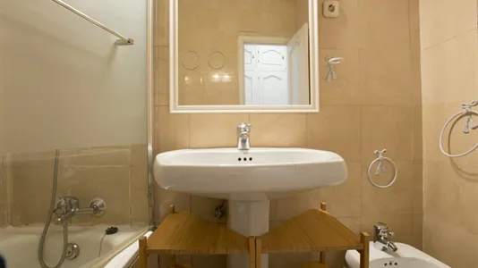 Rooms in Madrid Centro - photo 9