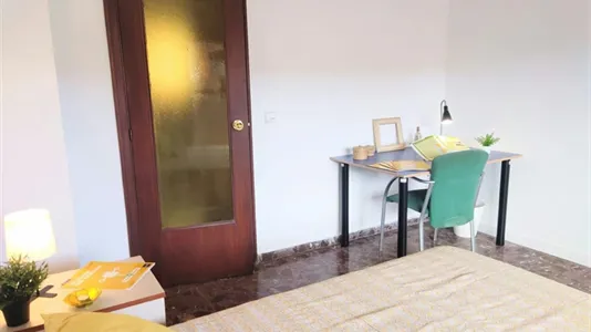 Rooms in Paterna - photo 4