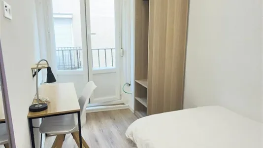 Rooms in Madrid Centro - photo 8