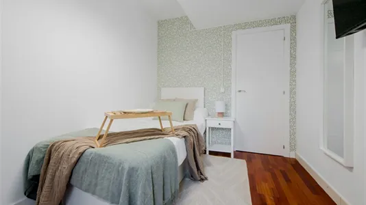 Rooms in El Encinar de los Reyes - photo 2
