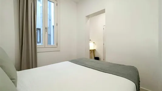 Rooms in Barcelona Ciutat Vella - photo 4