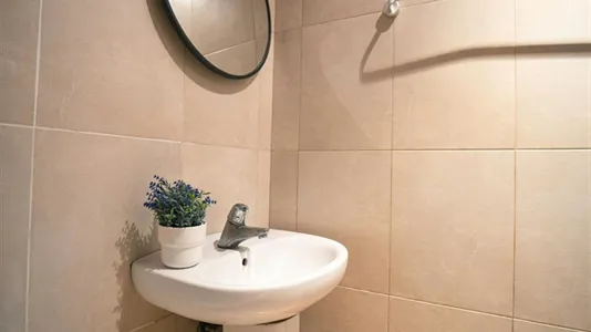 Rooms in Barcelona Ciutat Vella - photo 5