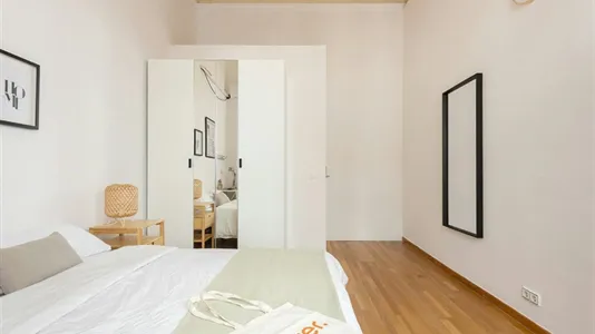 Rooms in Barcelona Ciutat Vella - photo 8