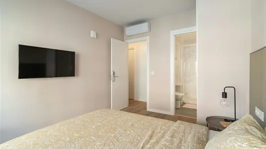 Rooms in Barcelona Eixample - photo 4