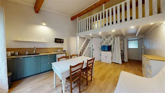 Houses in Bordeaux - photo 1