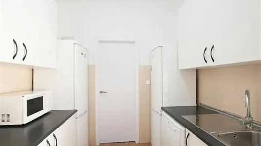 Rooms in Madrid Centro - photo 9