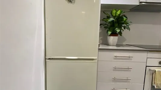 Rooms in Barcelona Ciutat Vella - photo 9