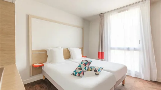 Apartments in Bordeaux - photo 2