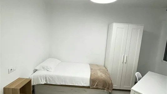 Rooms in Manises - photo 1