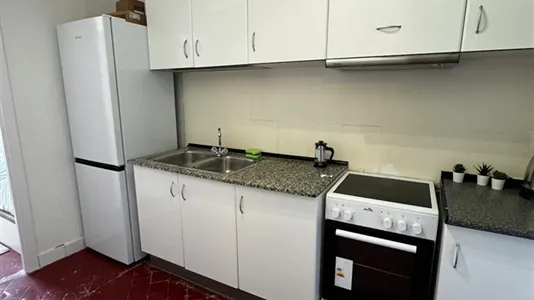 Rooms in Barcelona Ciutat Vella - photo 9