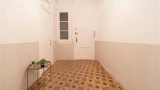 Rooms in Barcelona Eixample - photo 9