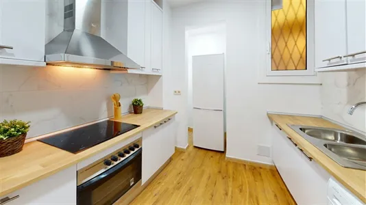 Rooms in Barcelona Eixample - photo 9