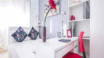 Room for rent in Milano Zona 6 - Barona, Lorenteggio, Milan