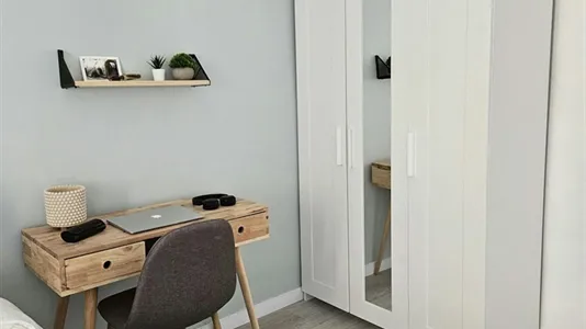 Rooms in Barcelona Ciutat Vella - photo 5