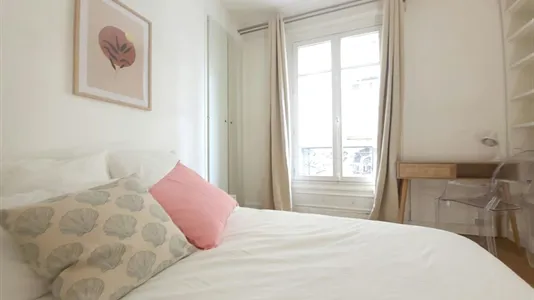 Rooms in Paris 8ème arrondissement - photo 5