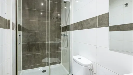 Rooms in Madrid Centro - photo 9