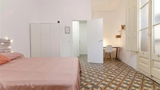 Rooms in Barcelona Ciutat Vella - photo 4