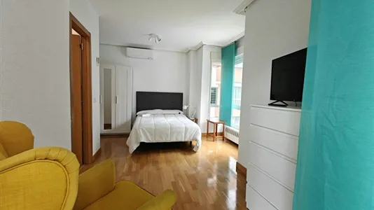 Rooms in Madrid Ciudad Lineal - photo 2