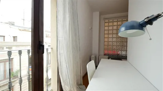 Rooms in Barcelona Ciutat Vella - photo 3