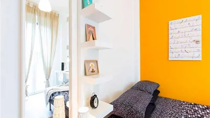 Room for rent in Milano Zona 6 - Barona, Lorenteggio, Milan