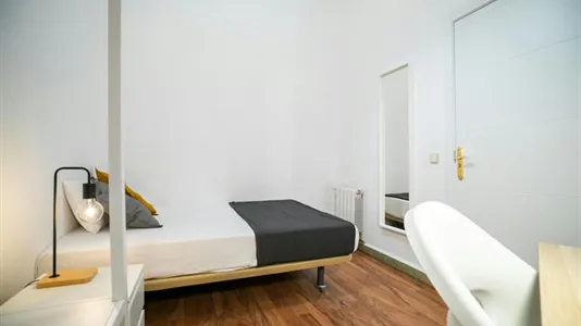 Rooms in Madrid Centro - photo 4