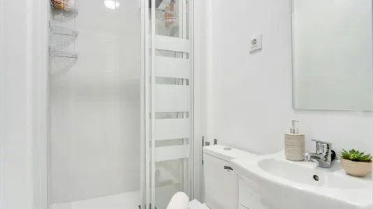 Rooms in Madrid Centro - photo 9