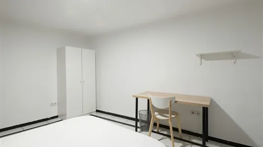Rooms in Madrid Centro - photo 4